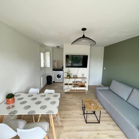 Appartement Avec Loggia Et Parking Prive Louviers Bagian luar foto