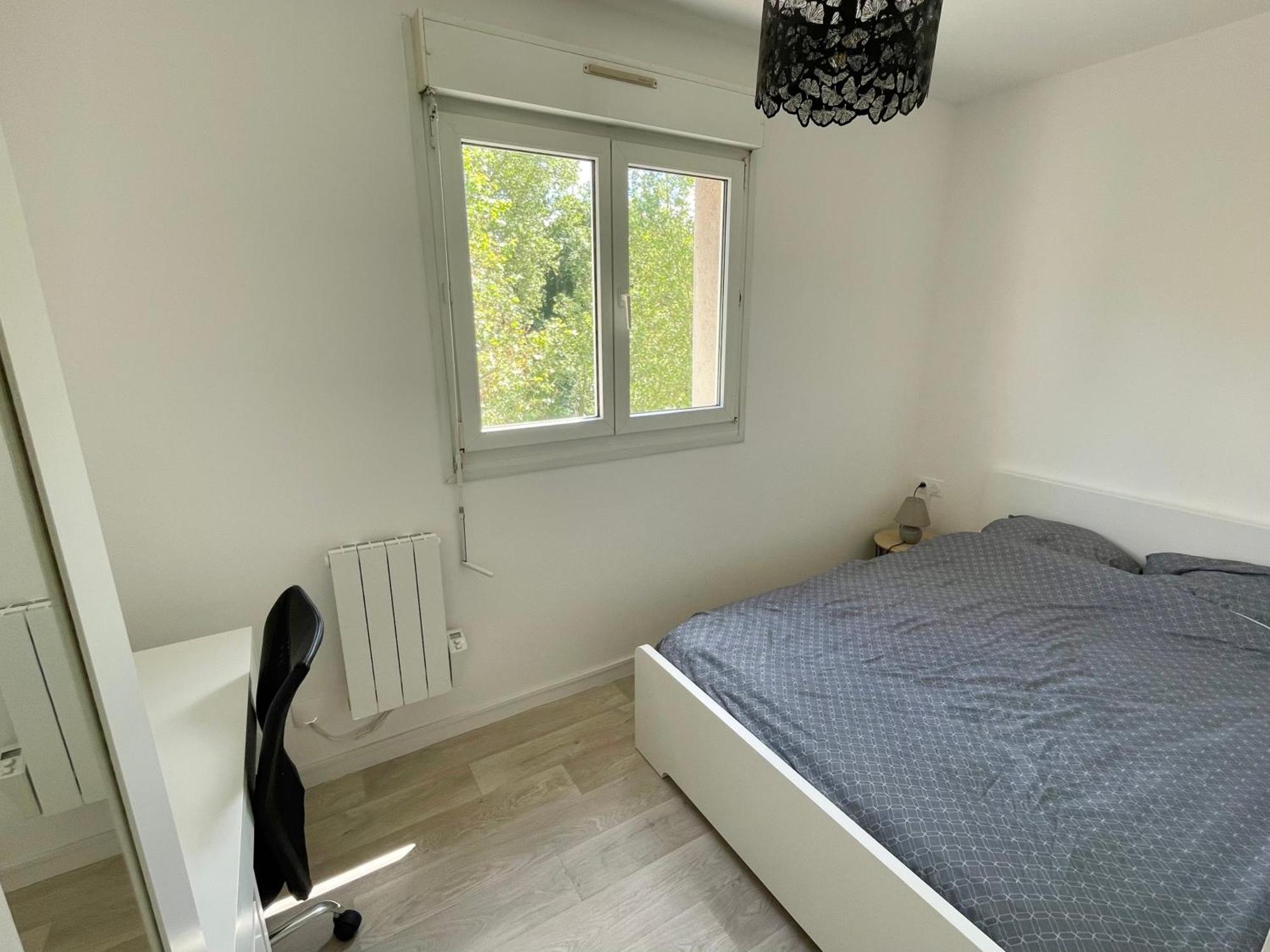 Appartement Avec Loggia Et Parking Prive Louviers Bagian luar foto