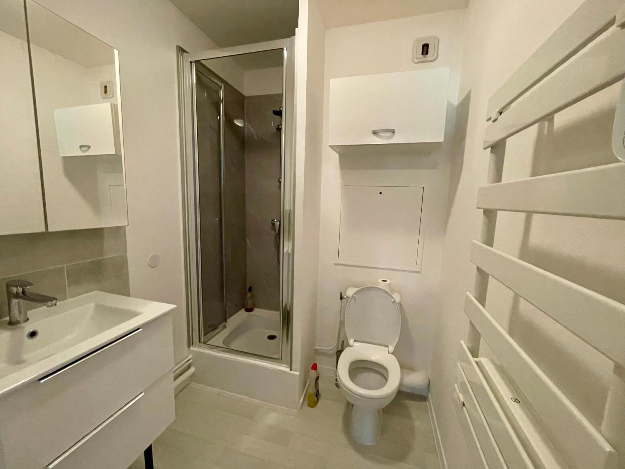 Appartement Avec Loggia Et Parking Prive Louviers Bagian luar foto