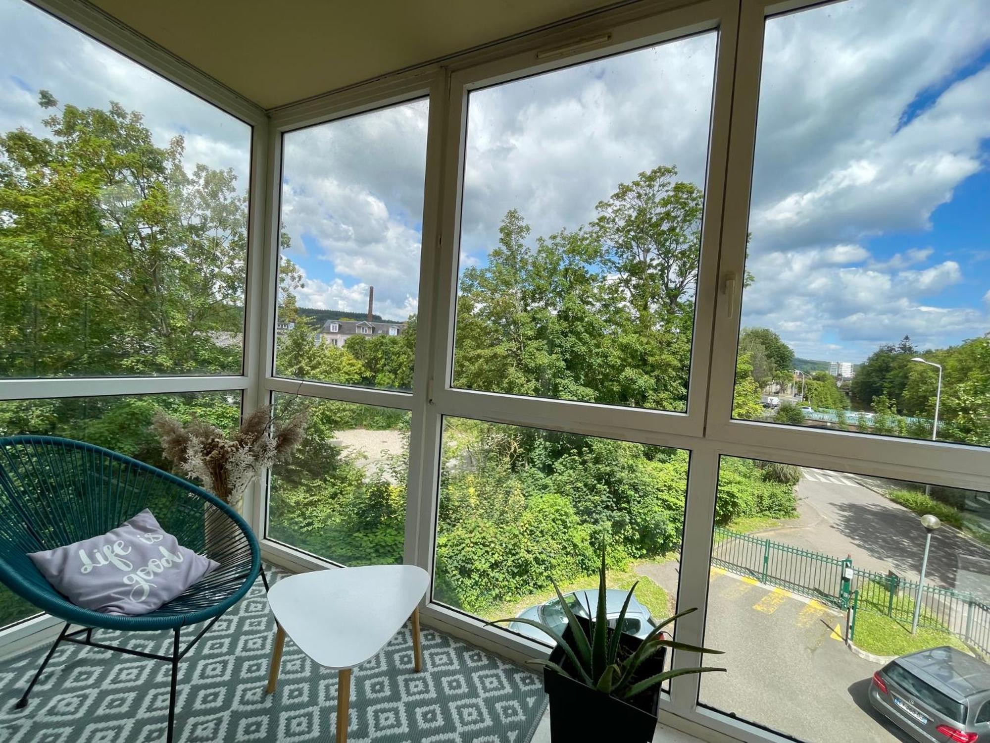 Appartement Avec Loggia Et Parking Prive Louviers Bagian luar foto