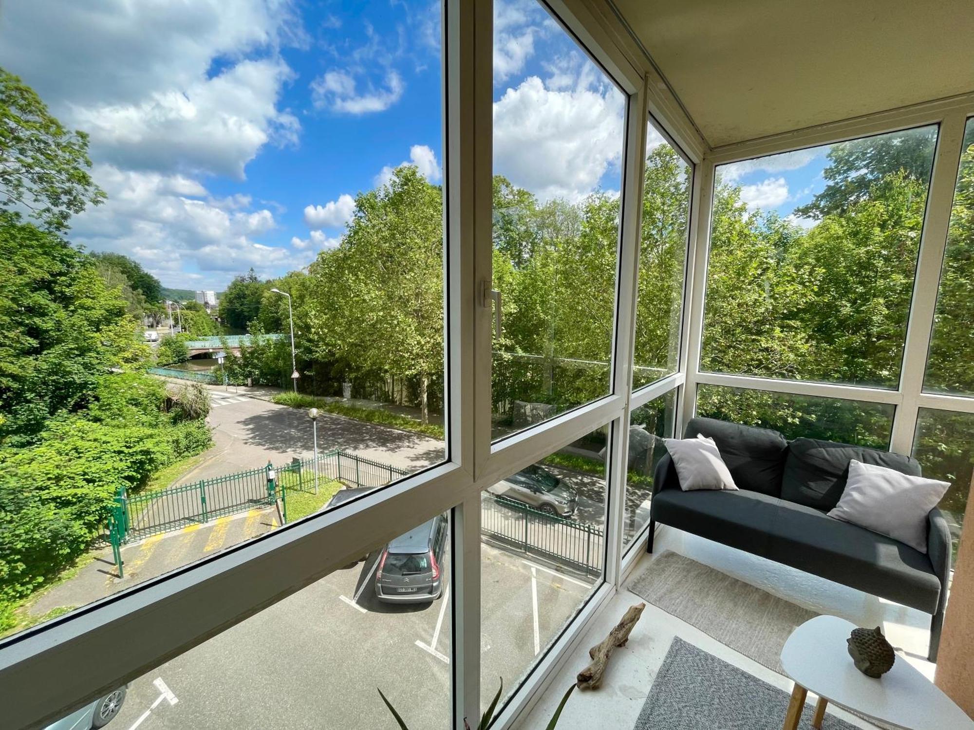 Appartement Avec Loggia Et Parking Prive Louviers Bagian luar foto